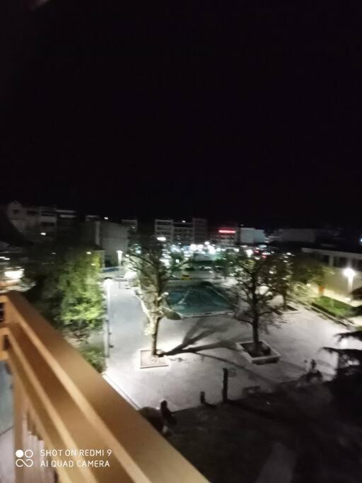 Λάρισα Διαμέρισμα Με Θέα Πλατεία Στο Κέντρο Της Πόλης Apartment Bagian luar foto