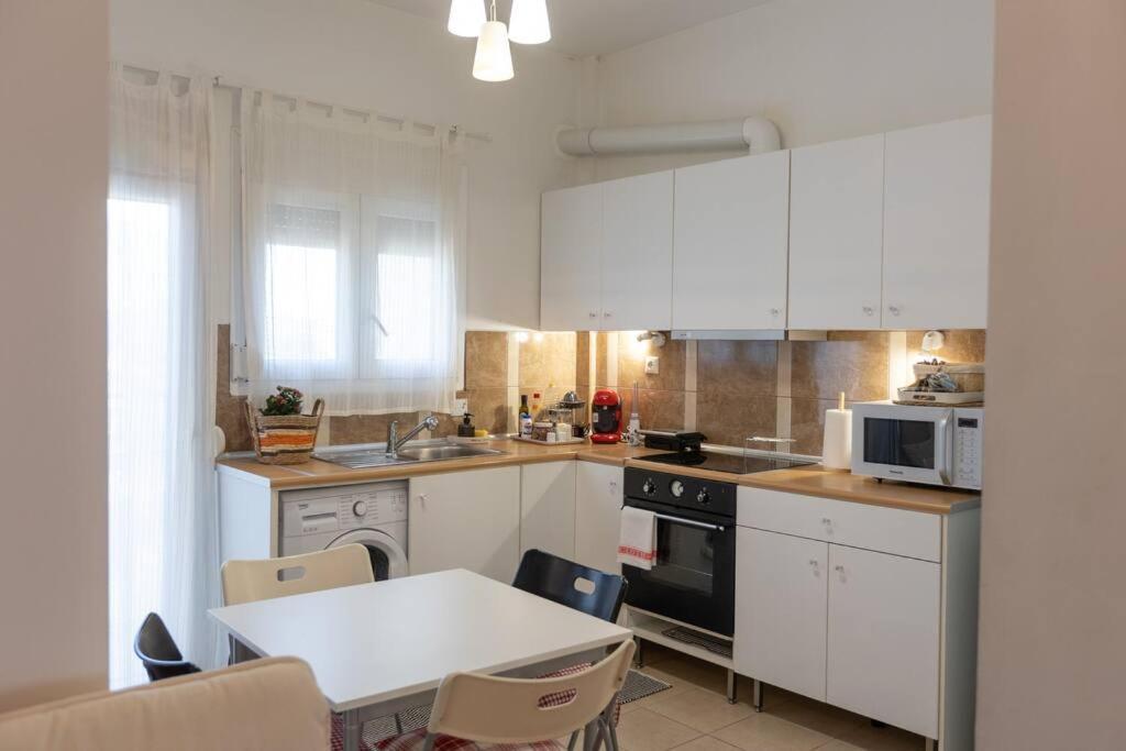 Λάρισα Διαμέρισμα Με Θέα Πλατεία Στο Κέντρο Της Πόλης Apartment Bagian luar foto