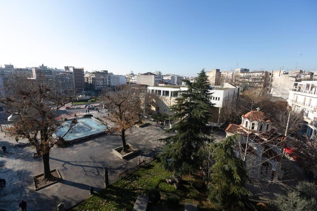 Λάρισα Διαμέρισμα Με Θέα Πλατεία Στο Κέντρο Της Πόλης Apartment Bagian luar foto